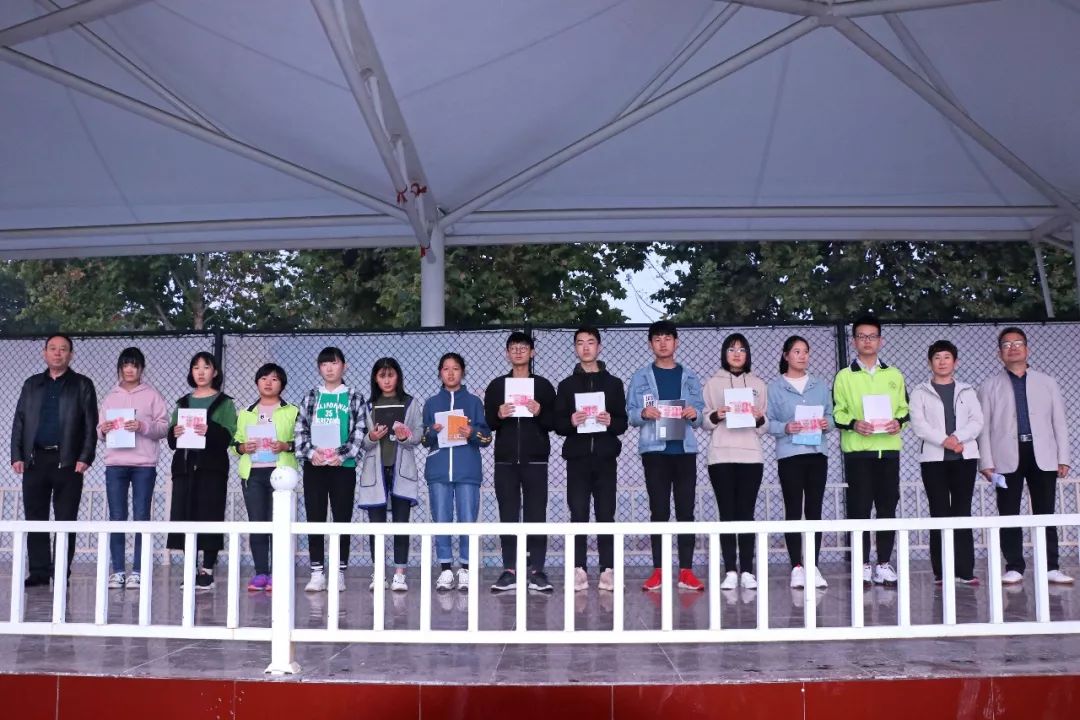 鄢陵县二高举行许昌市一模优秀学生表彰大会