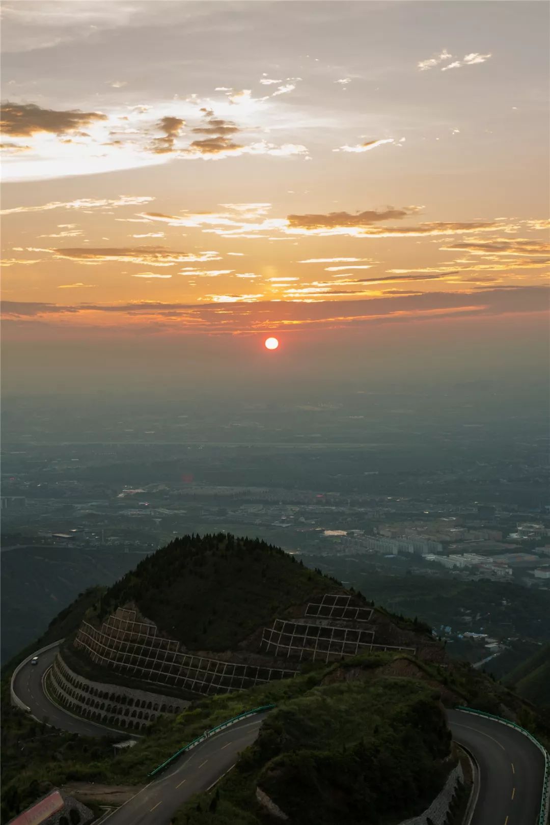 骊山晚霞南三环下舞龙人盛夏与凉爽网红城市天路返回搜狐,查看更多