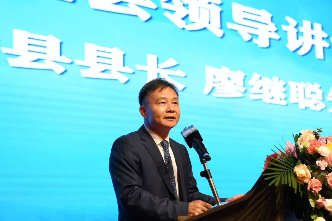 在25日晚的活动中,县长廖继聪介绍了我县经济社会发展情况,并希望广大