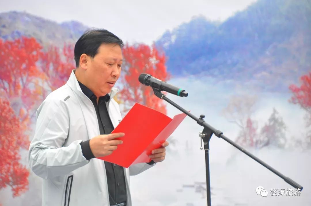 ▽婺源县副县长江细兰▽为朱子诗词书法大赛获奖者颁奖▽江西婺源旅游