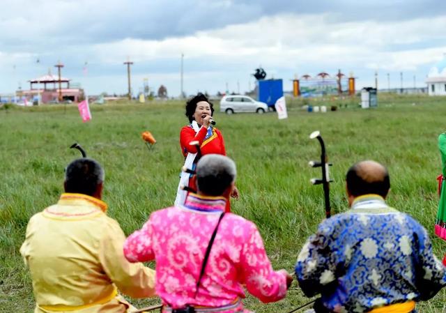 交通指南 推荐车次:白城中心站—镇西公路客运班车;白城至镇西k7305