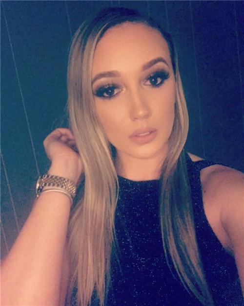 丹尼格林女友近照颜值不输霍福德妻子网友怪不得叫铁林