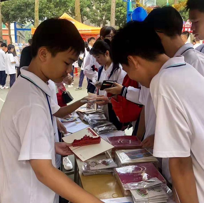 今天开平一中霸屏了好犀利