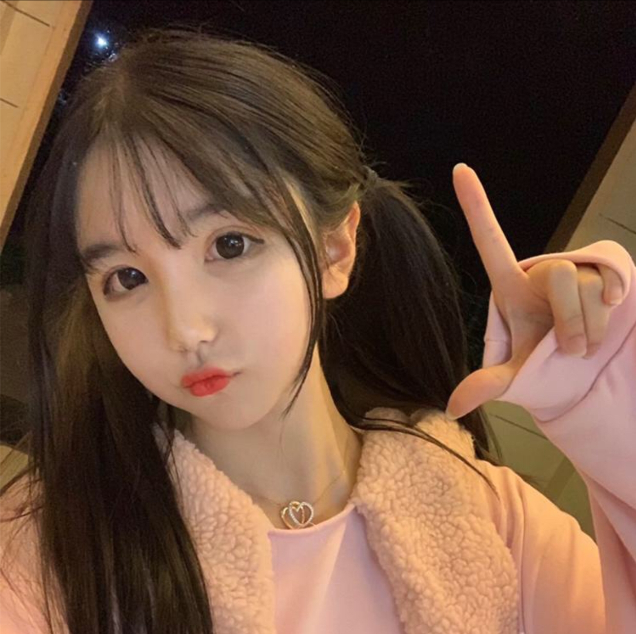 网瘾少女的生活是怎样的吃饭时在下棋要求男友会打游戏