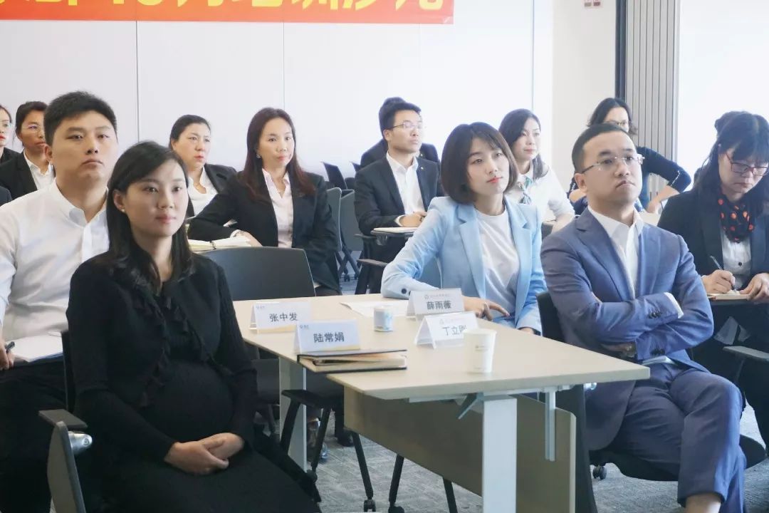 讲座现场在活动中,由盈科广州分所薛雨薇律师进行分享《婚姻风险展业