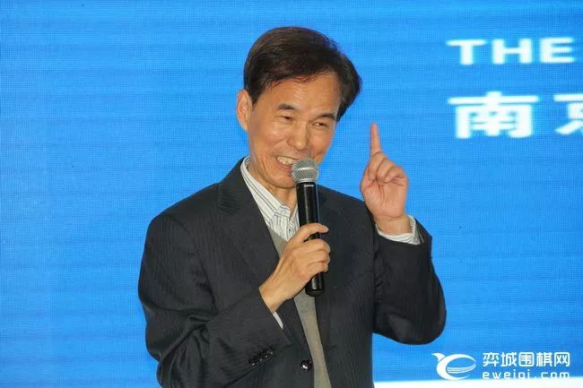 式的领导和嘉宾有:江苏省棋牌运动管理中心主任,江苏棋院院长杨伊明