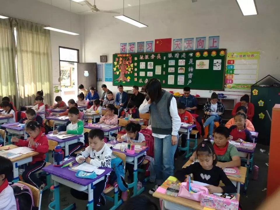市小学数学教研员金奎市教研员金奎老师以及实验小学高姣男老师乾明