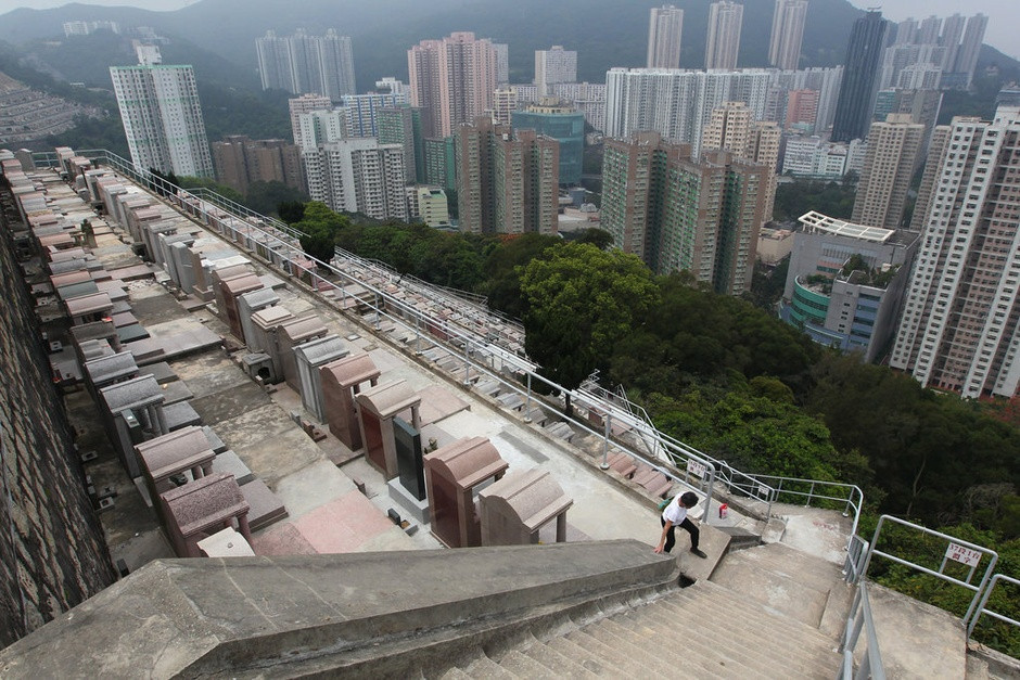 這樣的墓碑山,在香港不止一兩個.