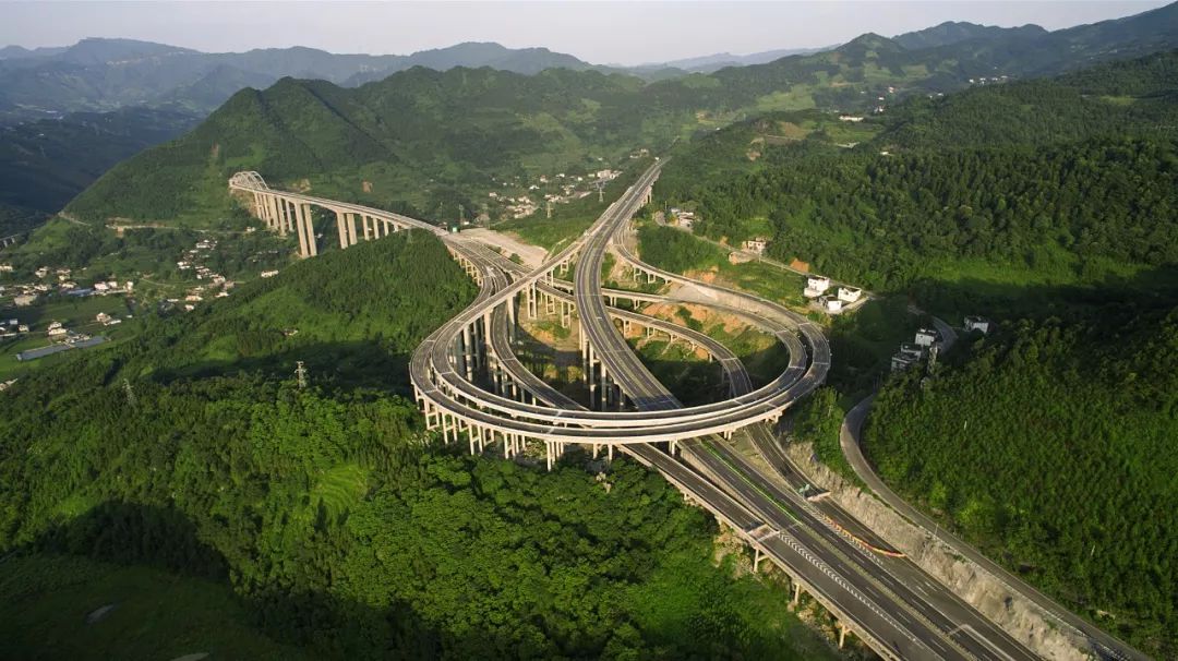 高月谨 摄▲遂渝高速复桥互通立交桥 李四海 摄▲成灌互通立交桥