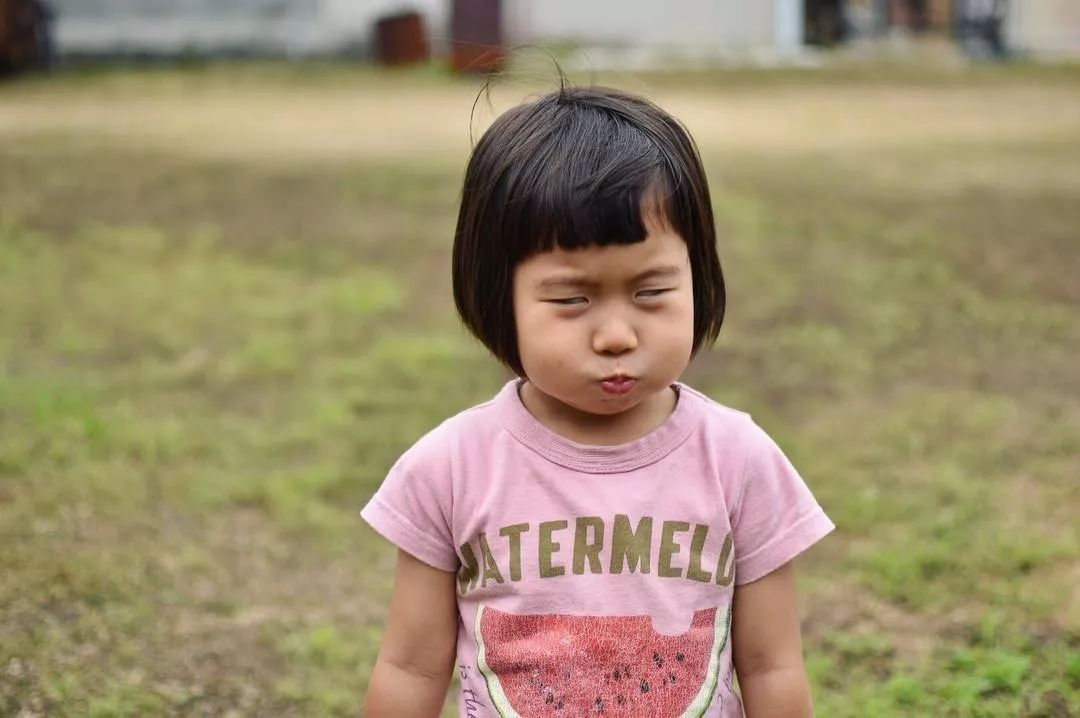 一位妈妈狂晒女儿1000张丑照爆红网络 网友 不要停 快点更!