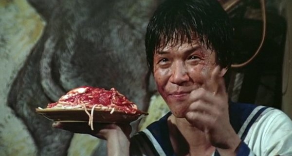 这里太保饰演的是马如龙的助手就送上了诚意十足的笑料,几次报复代号