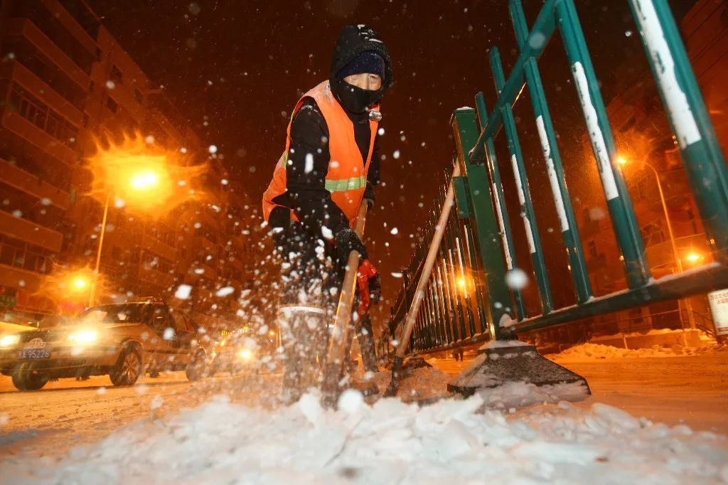 致敬〗环卫工人节|与凌晨的哈尔滨为伴,他们是可爱的城市美容师!
