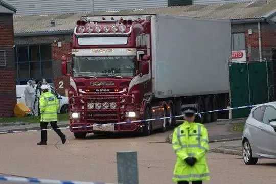 惨英国一货车内发现39具尸体均为中国人死亡之路被还原