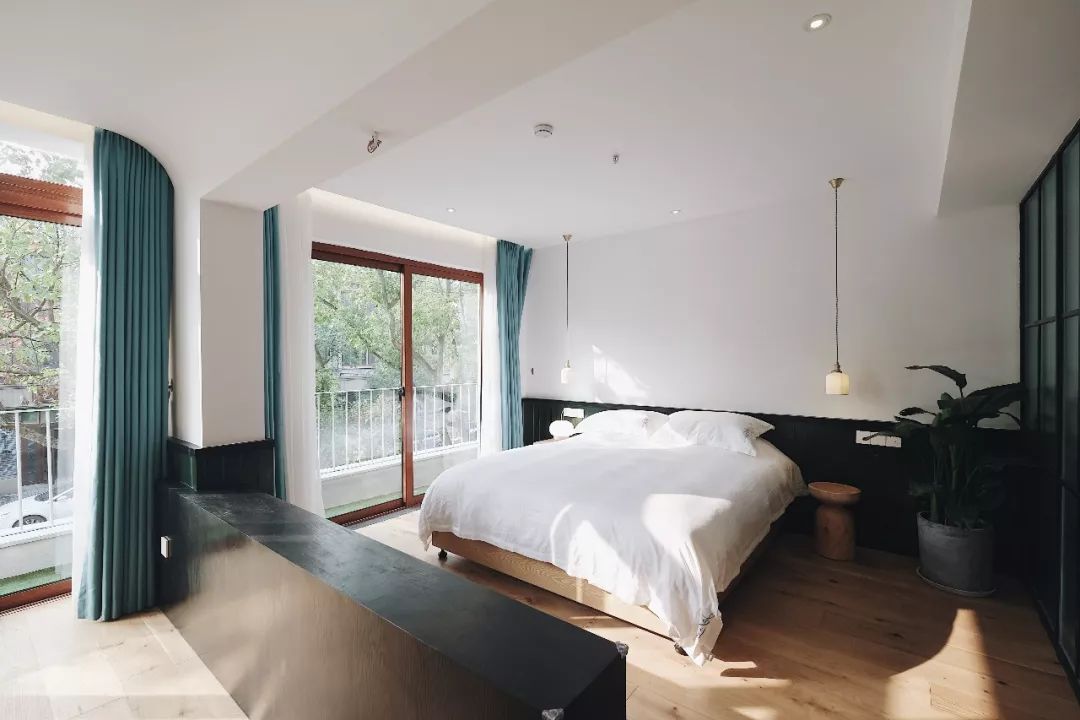 莫干山新晋法式甜品民宿小森林里喝下午茶睡玻璃洋房泡星空浴8间房