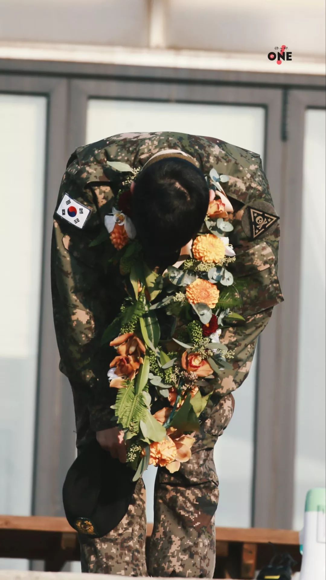 今日,g-dragonn权志龙完成国防义务后从龙仁陆军地面作战司令部正式