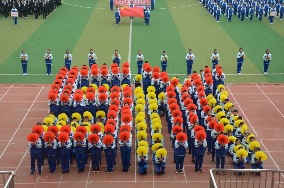 万荣县实验中学教育集团举行第六届秋季田径运动会