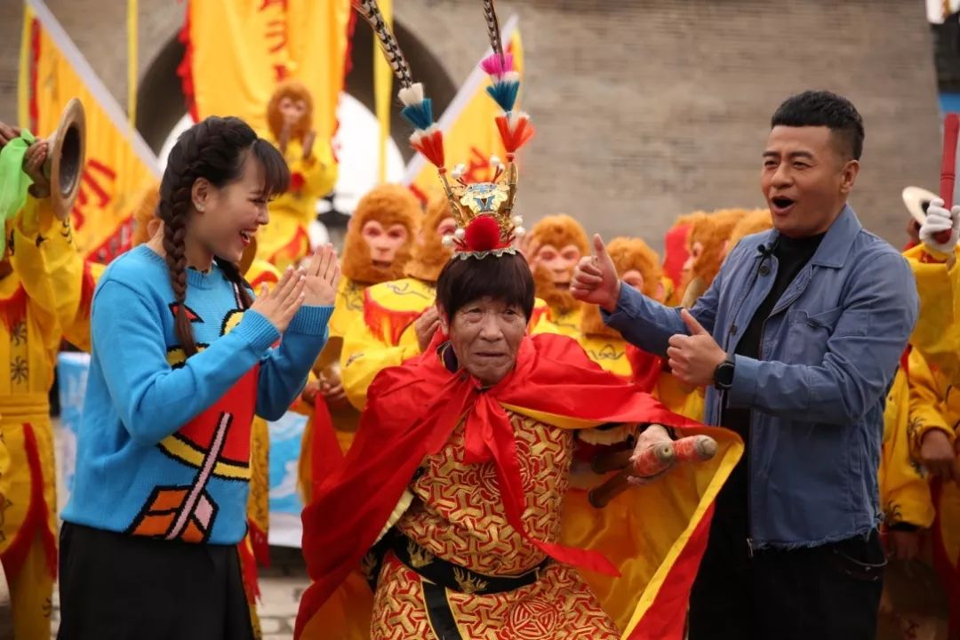 付玉龙,小白鹭来到灵宝的红亭驿逛大集还没进门,就被这霸气的《齐天圣