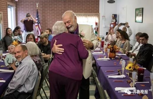 63年后这位80岁的帅老头终于娶回了高中时的前女友