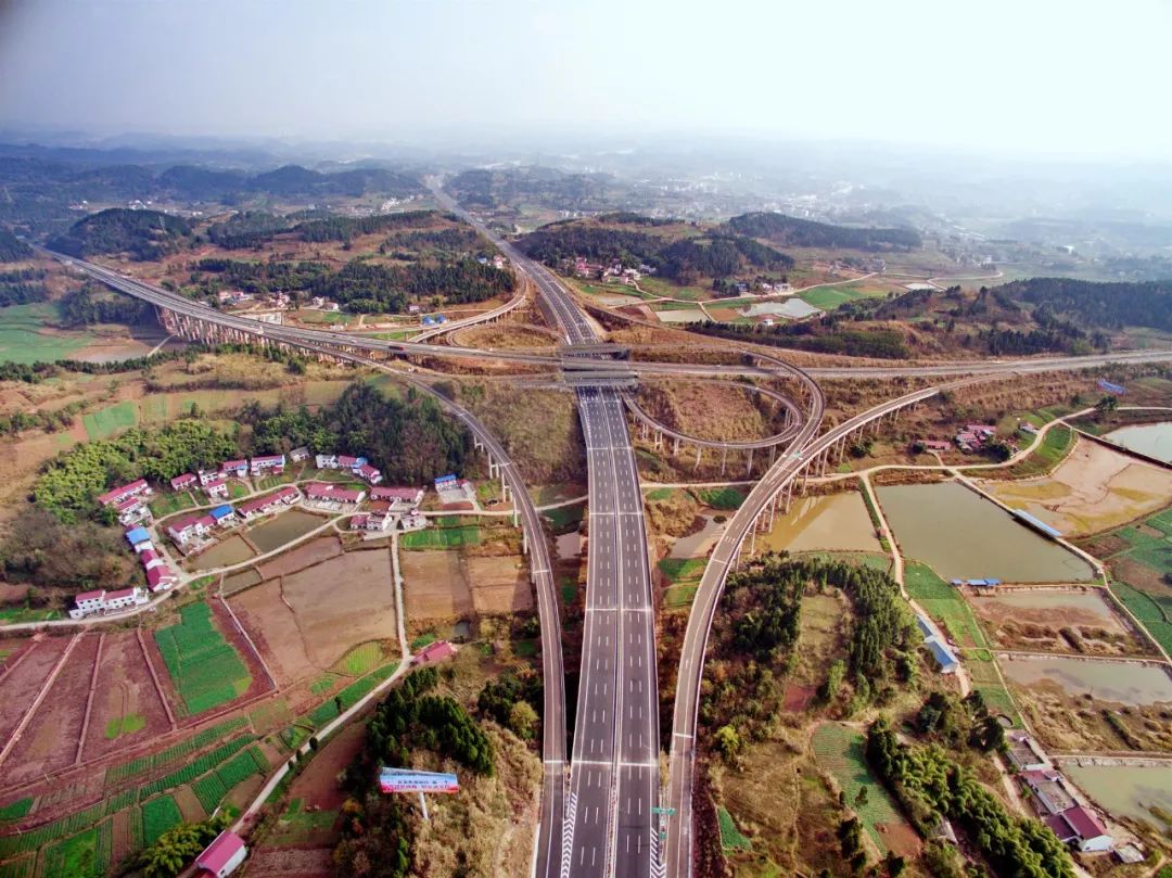 广巴高速公路图片