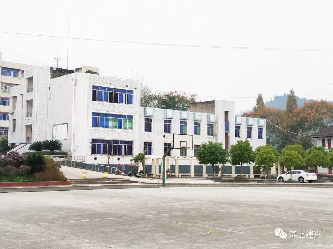 围观南部建兴镇中学改名了几十张毕业照曝光有你吗