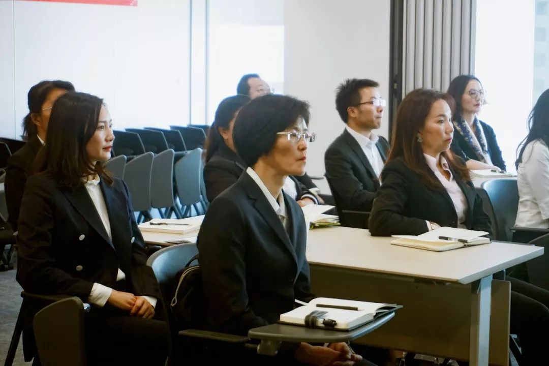 讲座现场在活动中,由盈科广州分所薛雨薇律师进行分享《婚姻风险展业