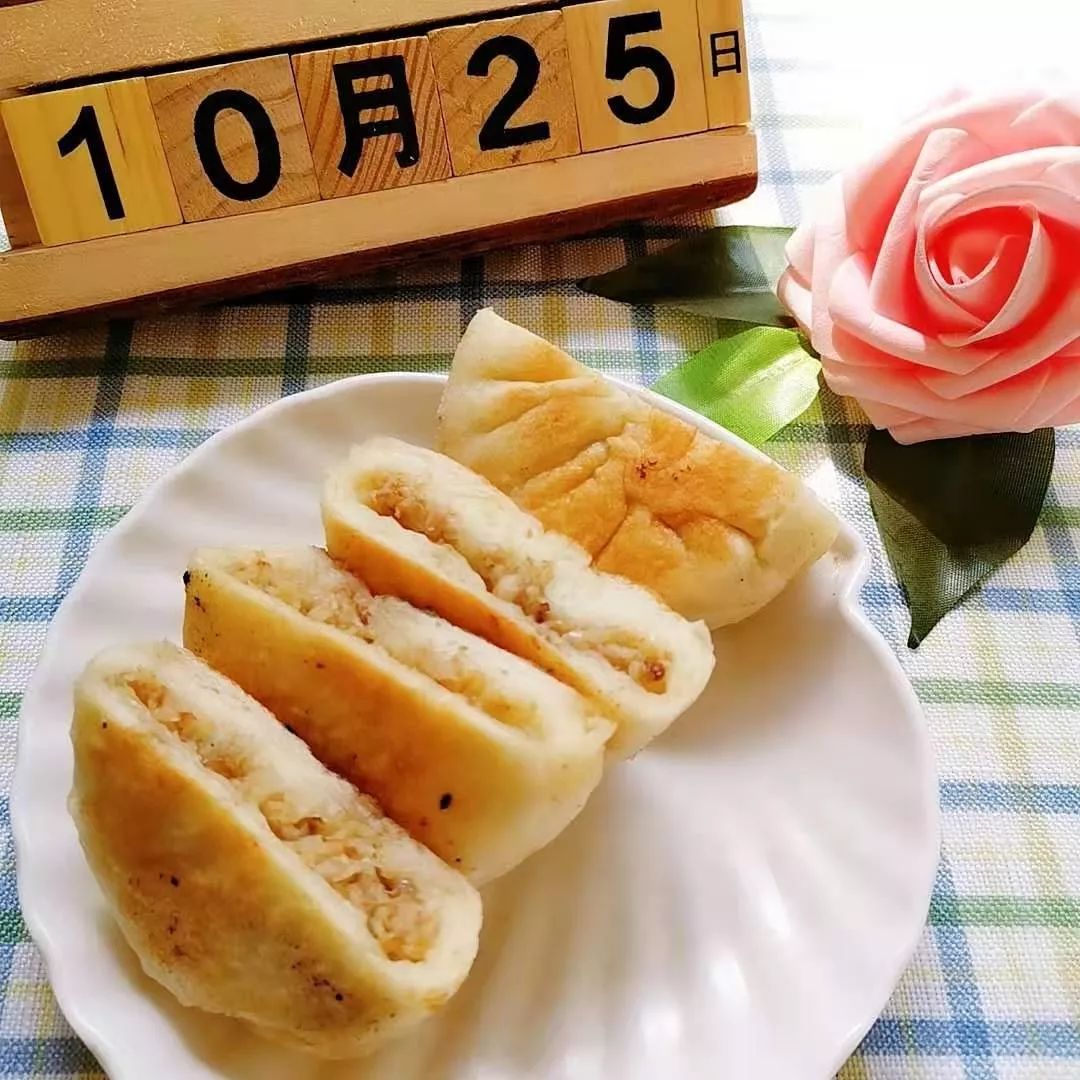 黄金梨 橘子早餐:蔬菜鸡蛋饼 八宝小菜 蒸地瓜 蔬菜疙瘩汤