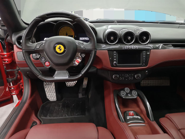 新车690万的法拉利ff谁知6年时间车况竟沦落到200万都无人问津