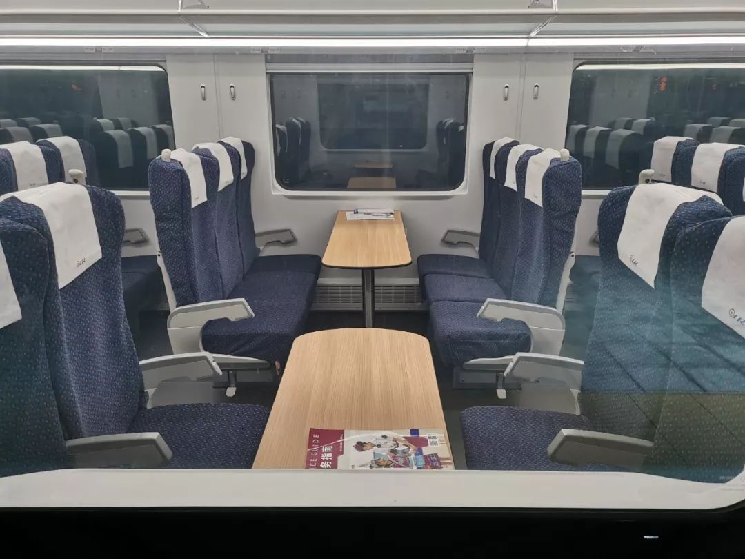 首列动车抵达巴中结束巴中无动车历史