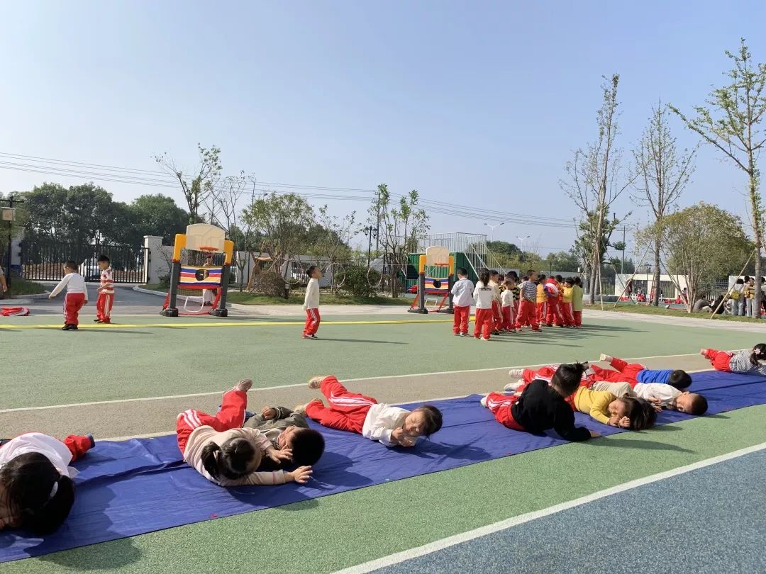 省特级教师朱静怡走进黄宅镇中心幼儿园