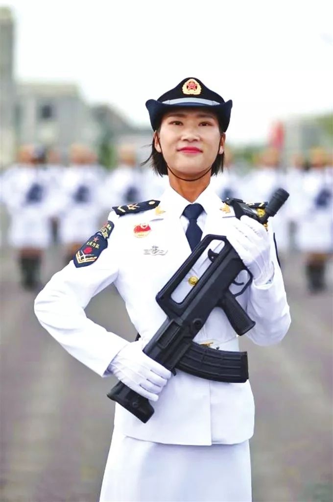 亮相70周年大阅兵的仙桃姑娘今天回家她竟有这样的故事