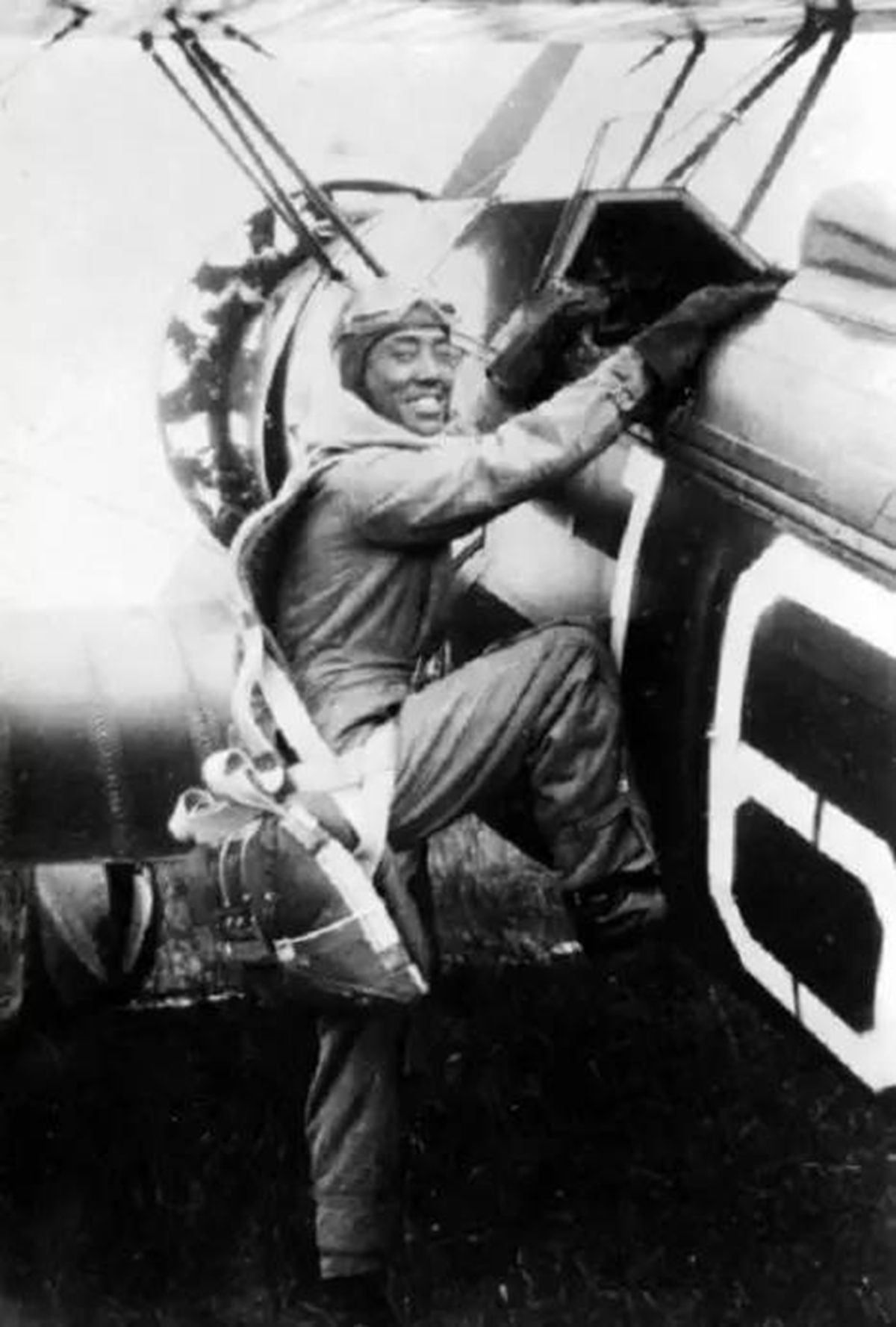 敌人永远没有击中他抗战空军英烈最后的红武士刘粹刚