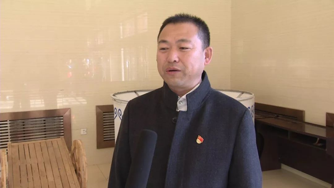 扎旗教育局局长 张喜奎:我们教育系统4800名教师积极参与到这样一个