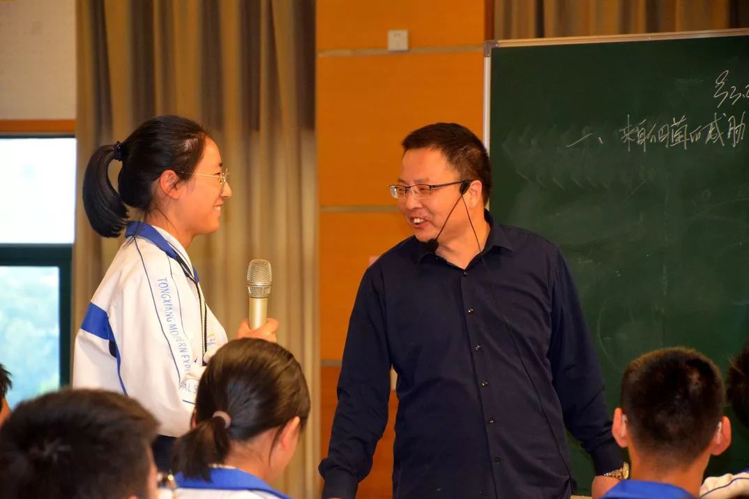 海宁市教师进修学校教研室费志明来自江苏省南京市红山初级中学朱玲