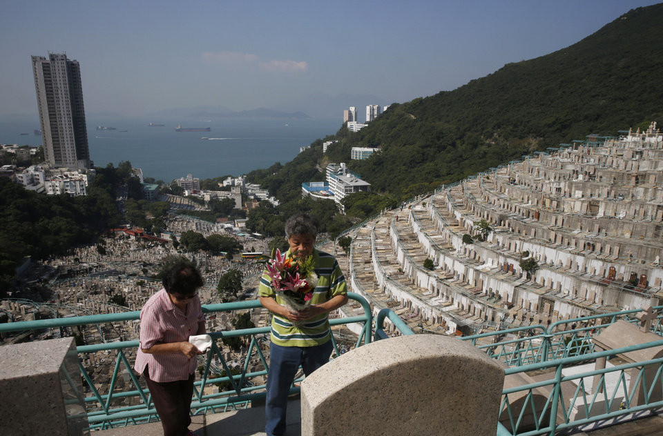 中國最古怪的一座城市,墓地建在繁華市中心,如今已