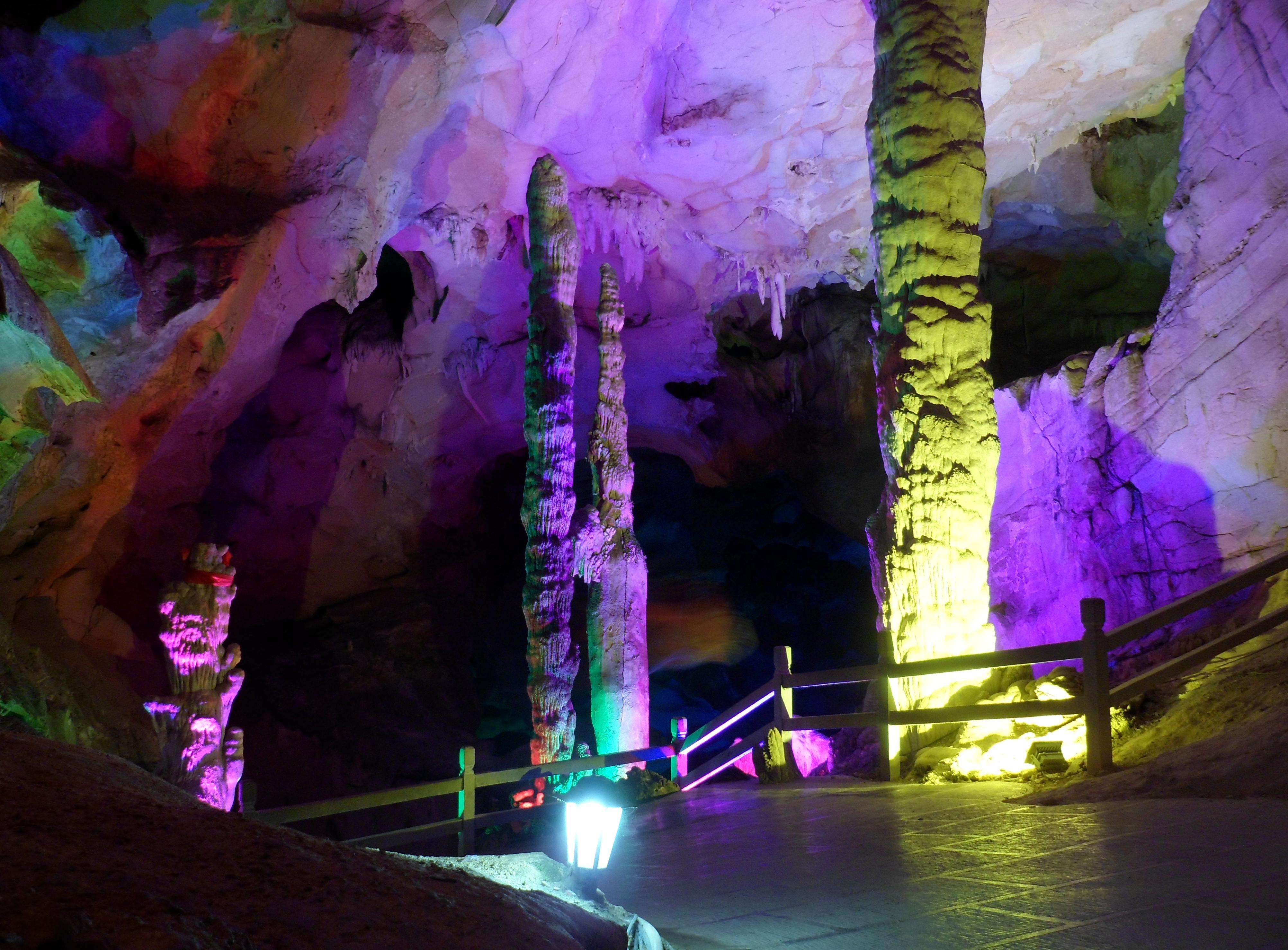 中国旅游景区大全之冷水江波月洞