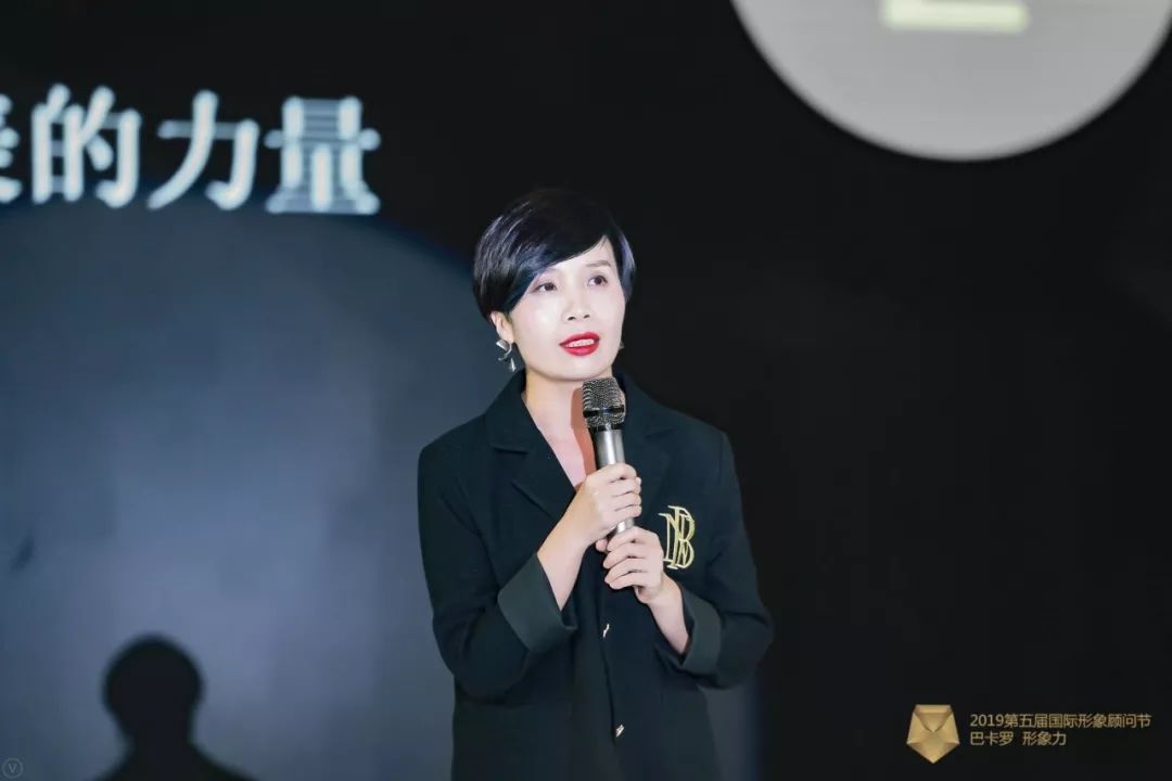 同时支持了这次演讲比赛担任本次演讲比赛的指导老师2018年国际形象