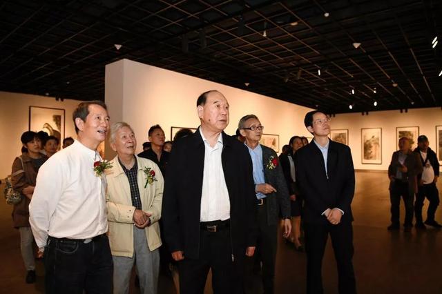 聚焦「日出东方·李大震中国画作品展」在浙江美术馆隆重开幕