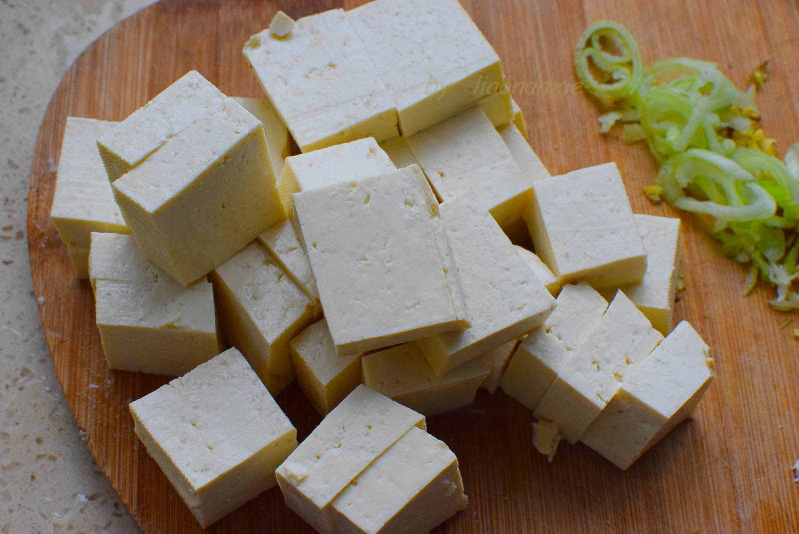 豆腐别老是炖了,教你一个新吃法,嫩滑鲜美吃过还想吃