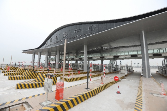 深圳国际会展中心收费站11月3日正式启用设6条潮汐车道