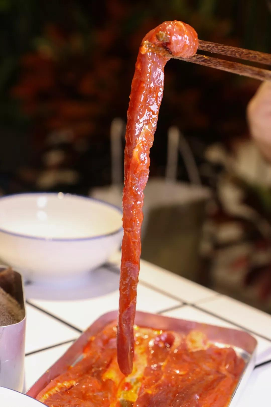 巴掌大毛肚弹性十足的毛肚片片够大七上八下之后爽脆的口感在唇齿间