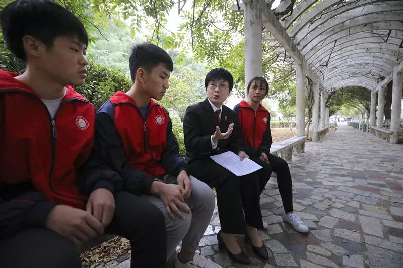 送法进校园走进宁都四中刑庭女法官的这堂课您值得一看