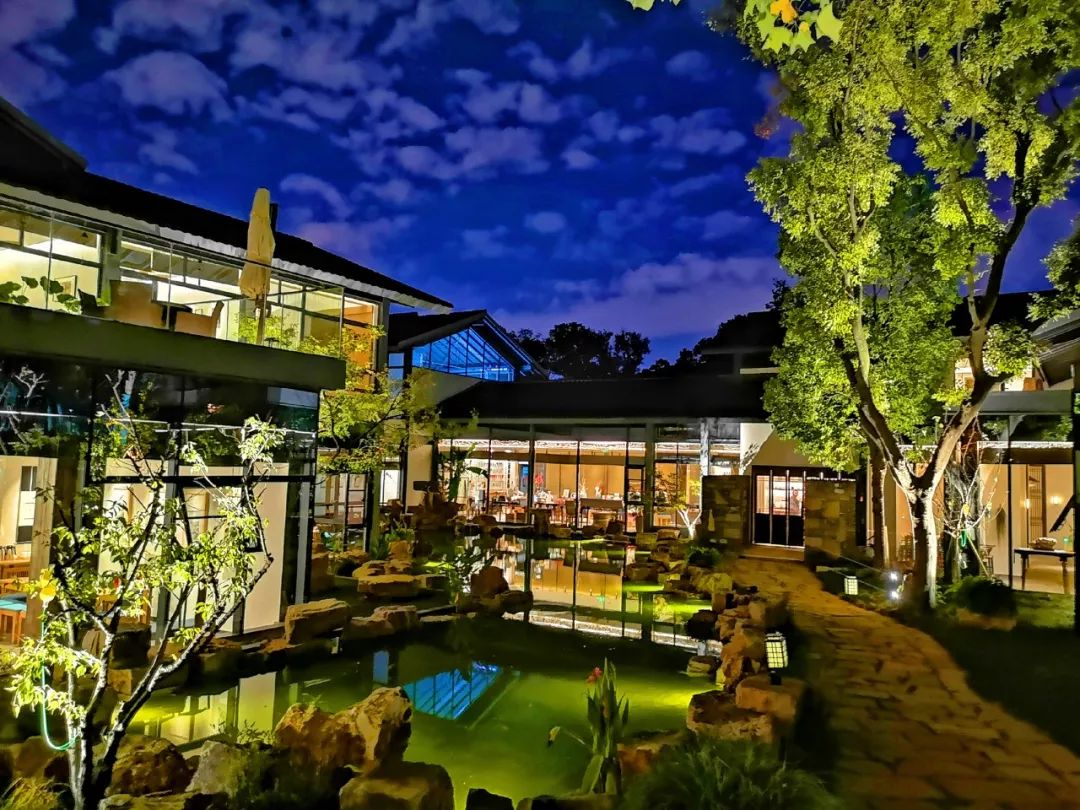 南京第一抹秋色藏在紫金山的人文茶馆里