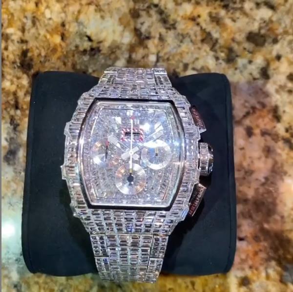 原创土豪梅威瑟再度炫富抛出3700万私人订制钻石手表就是让你嫉妒