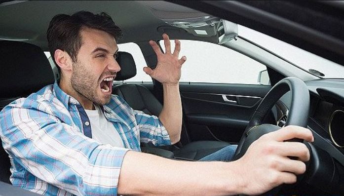 总结下来就是千万不能带着愤怒冲动的情绪开车不然一时冲动做出来的事