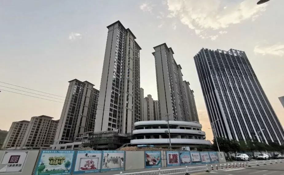 历时4个月大整改泉州保利城一期中庭焕然一新未见小型喷泉小区外依旧