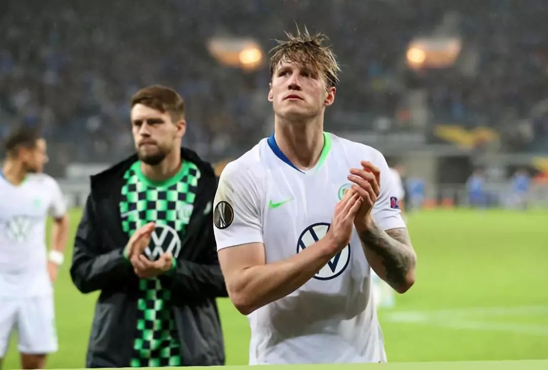 遇到争议也没辙塔哥裁判不会说英文