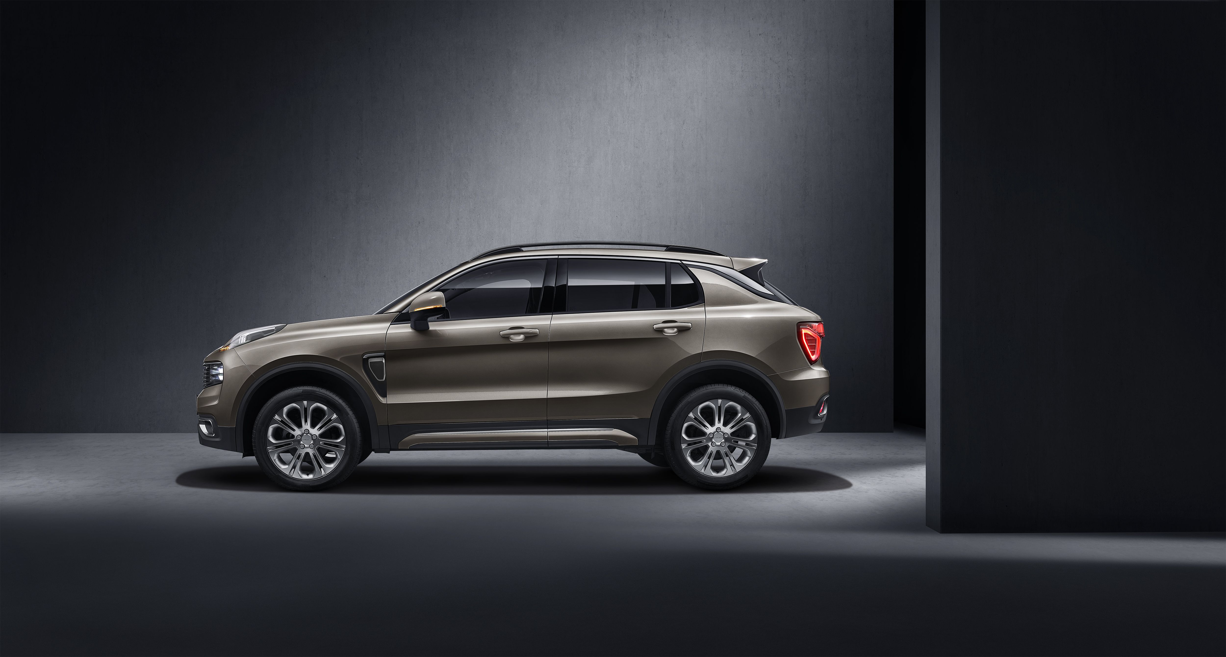 领克01全新配色"火星金"_搜狐汽车_搜狐网