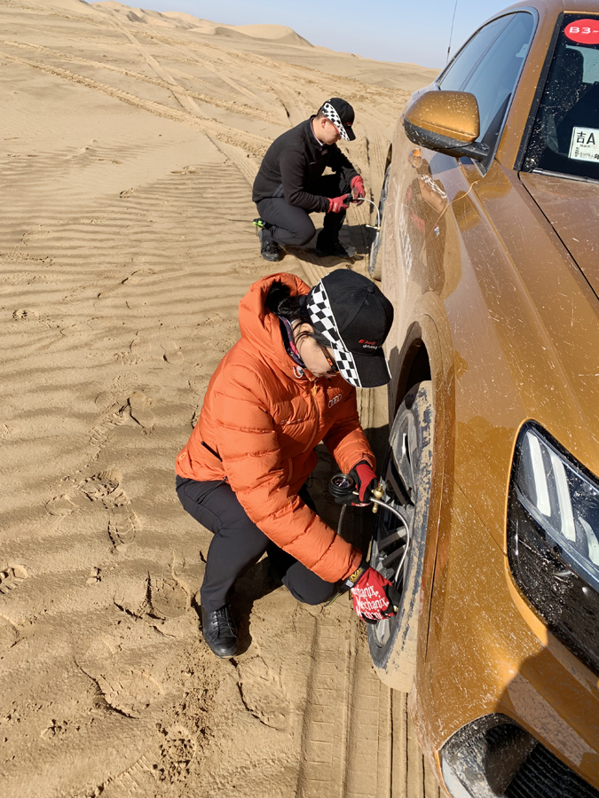 世间本没有路 那就用车压出一条来 奥迪Q8征战