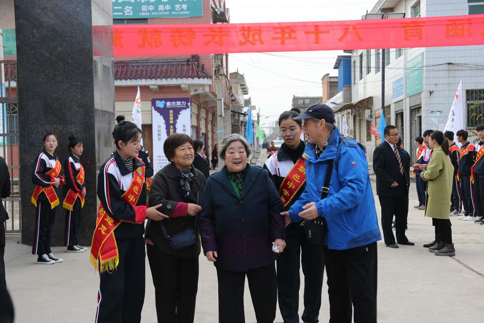 大荔朝邑中学80年校庆600校友回娘家重温难以割舍的校园情
