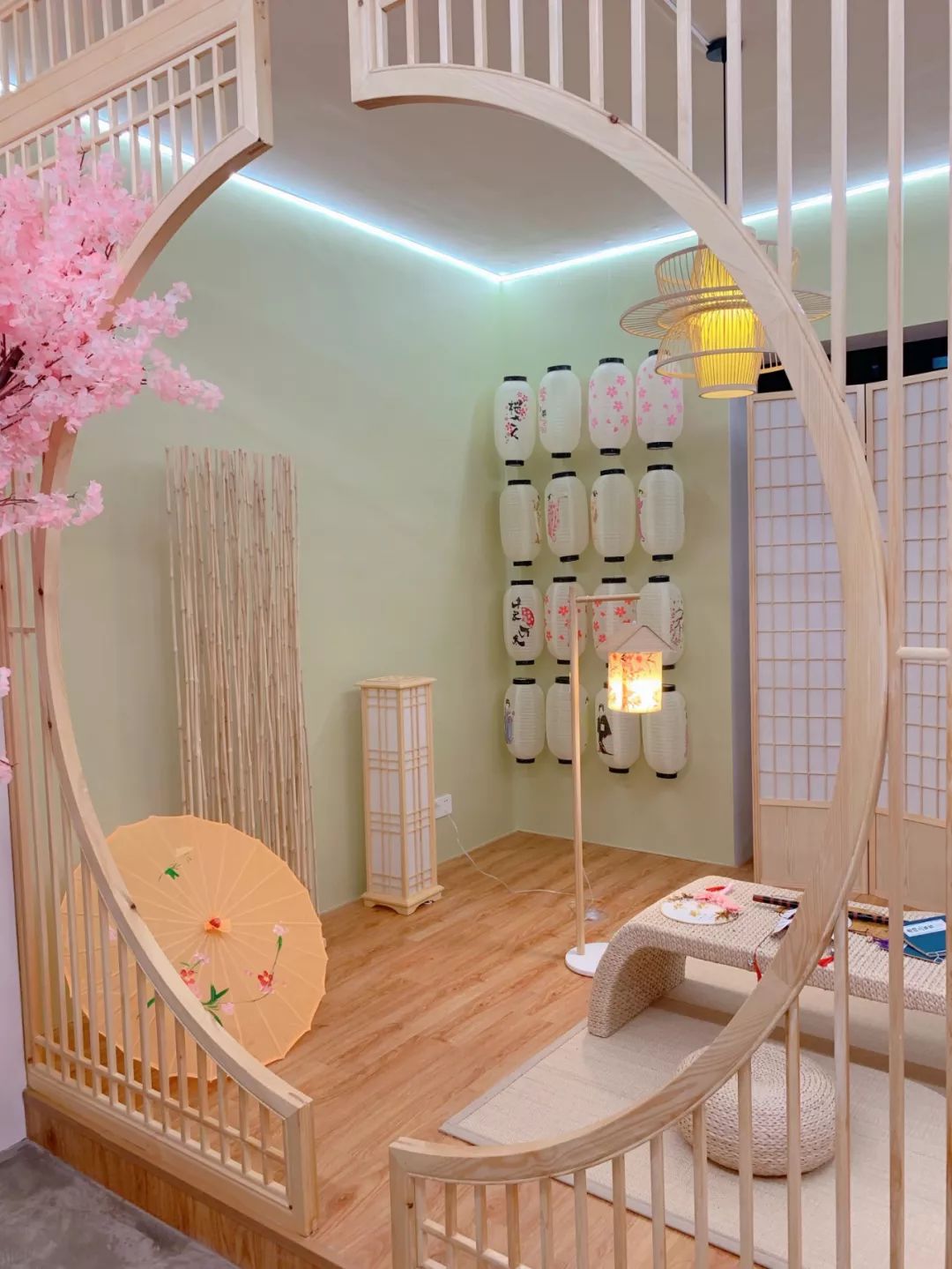 新晋网红店福清首家主题换装馆婚纱制服汉服lo裙256g内存告急